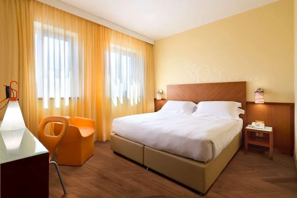 Una Hotels Mediterraneo Milano 4*, Milan