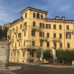 Lady Italien