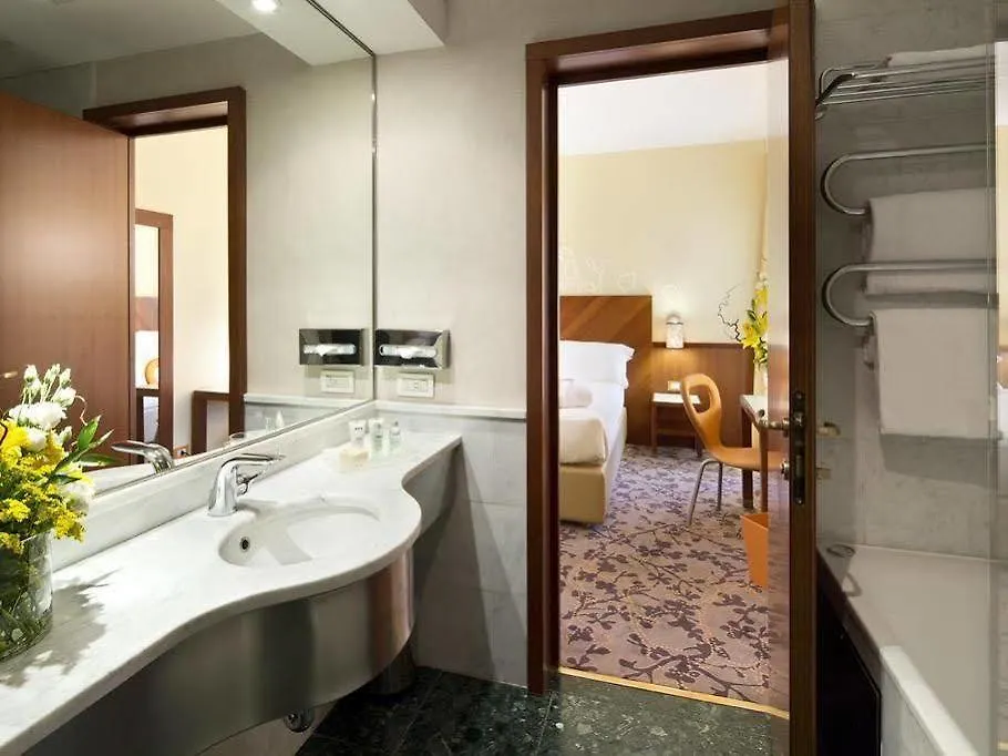 Una Hotels Mediterraneo Milano 4*, Milaan